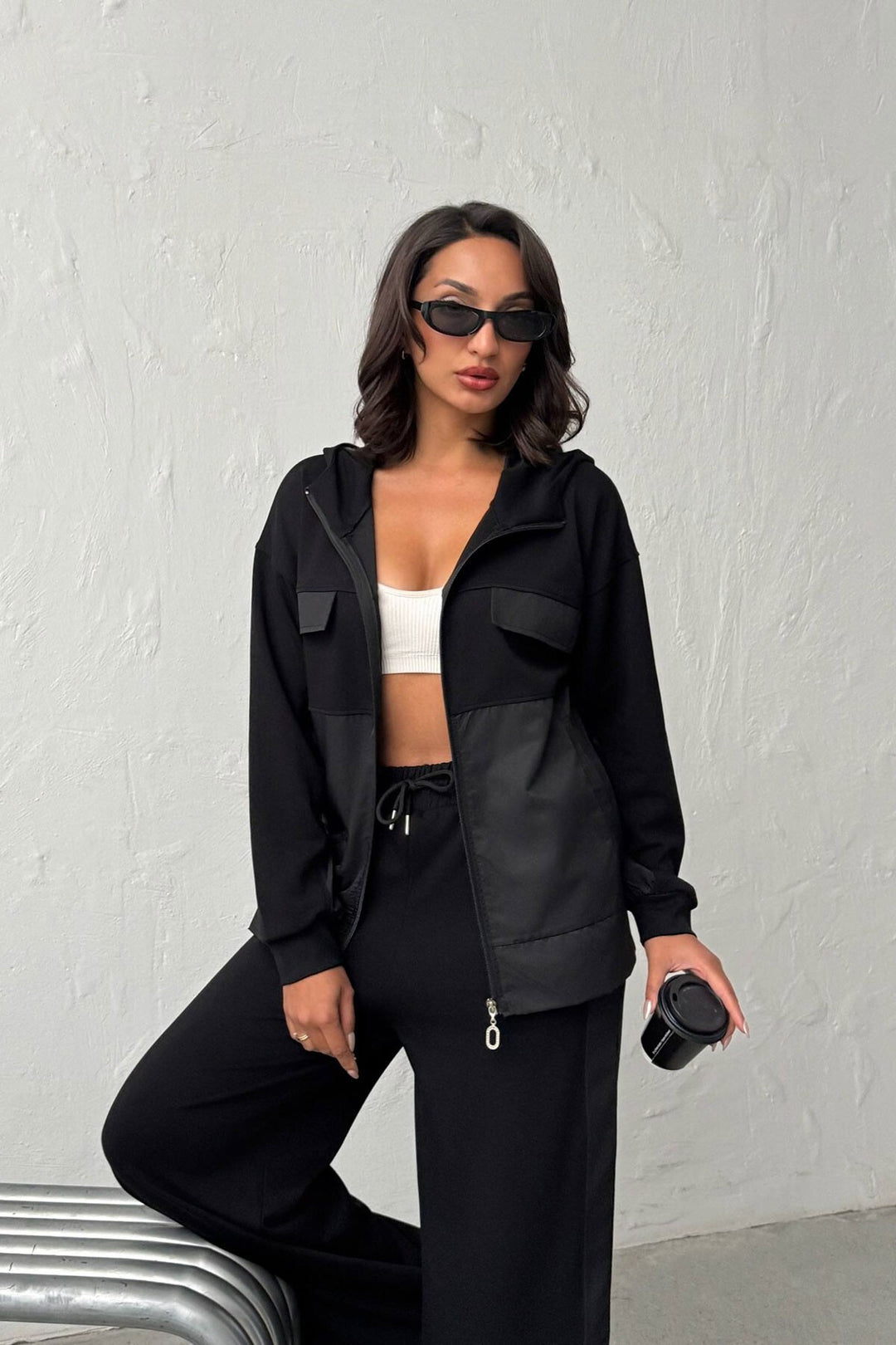 Siyah Yumuşak Dokulu Garnili Kapüşonlu Sweatshirt Ve Pantolon Alt Üst Takım BCHN-25261023 - Lake Elsinore
