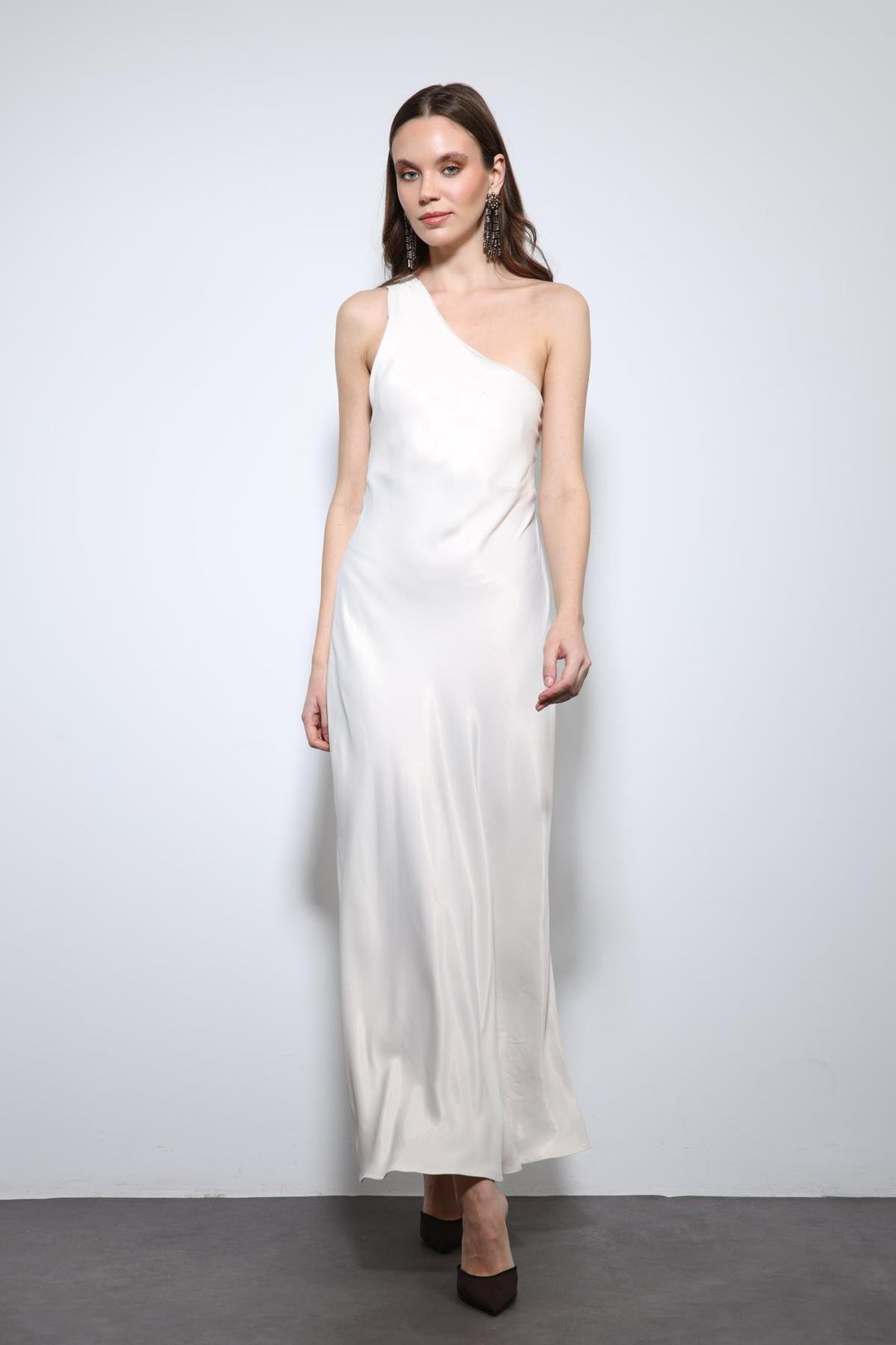 ANT Antioch Taş Asimetrik Yaka Saten Uzun Elbise - Ilford