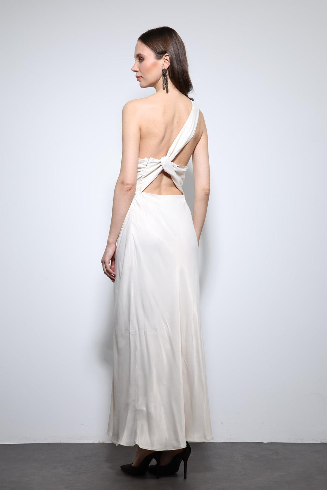 ANT Antioch Taş Asimetrik Yaka Saten Uzun Elbise - Ilford