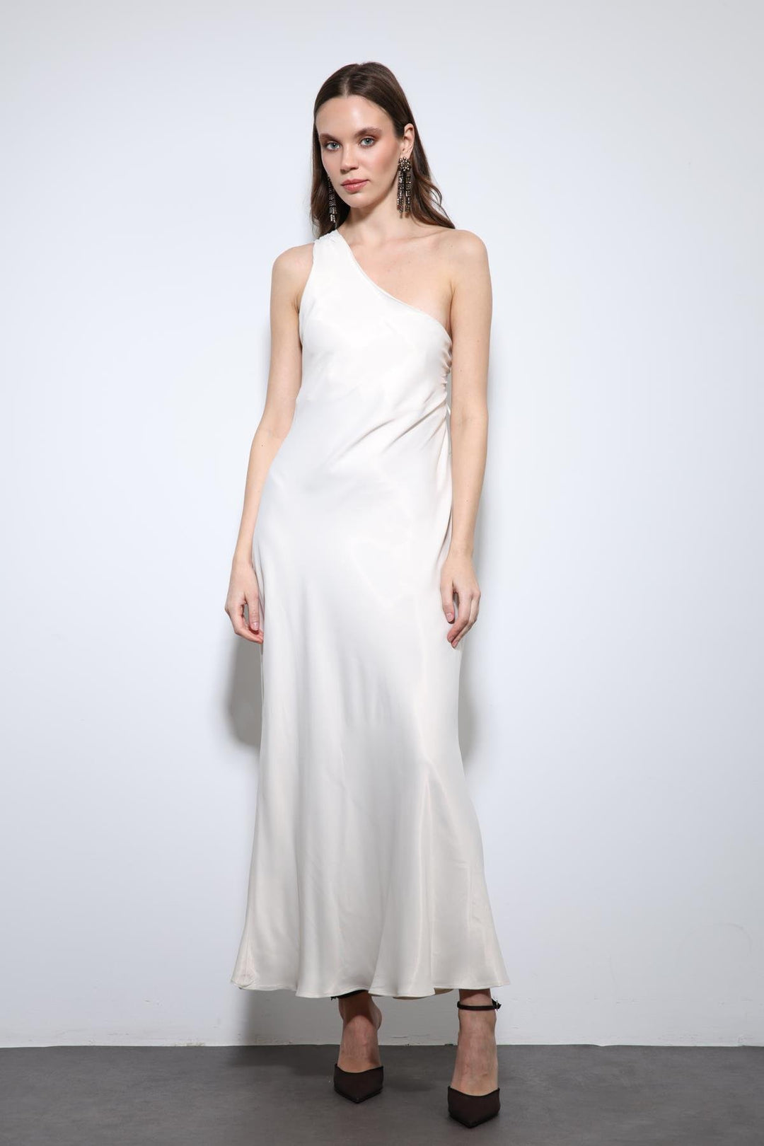 ANT Antioch Taş Asimetrik Yaka Saten Uzun Elbise - Ilford