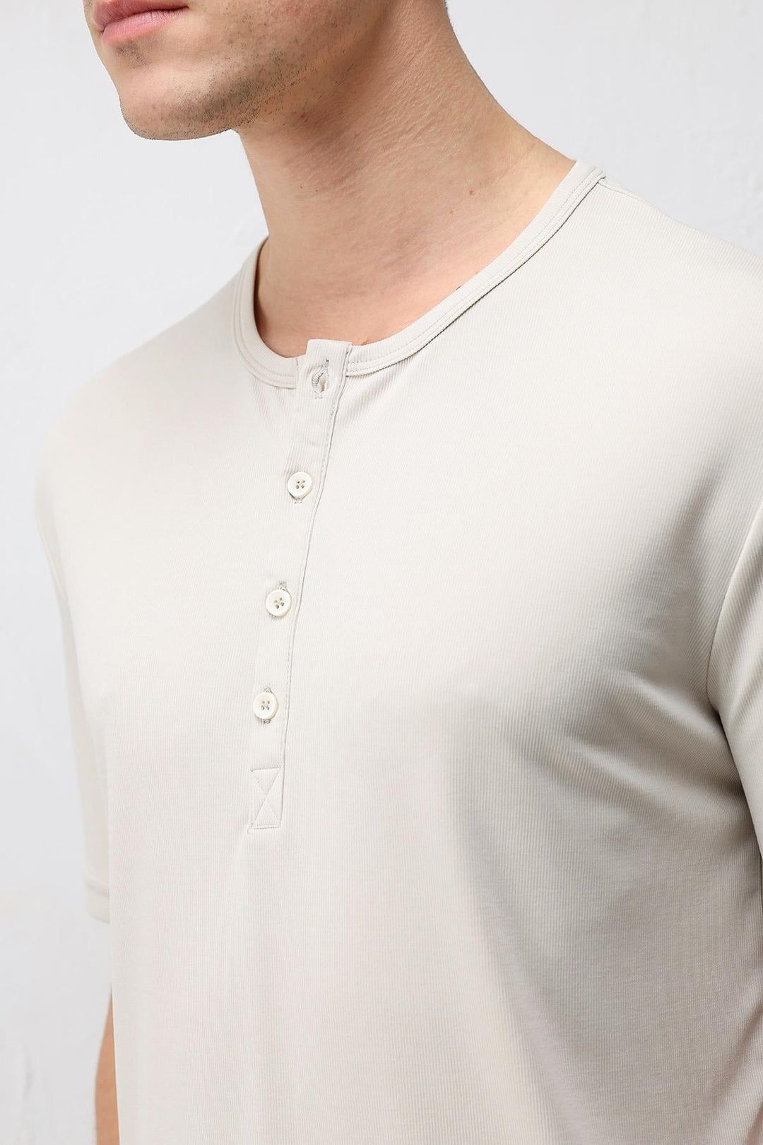 ANT Antioch Taş Düğmeli Yaka Erkek T-Shirt - Rowland Heights