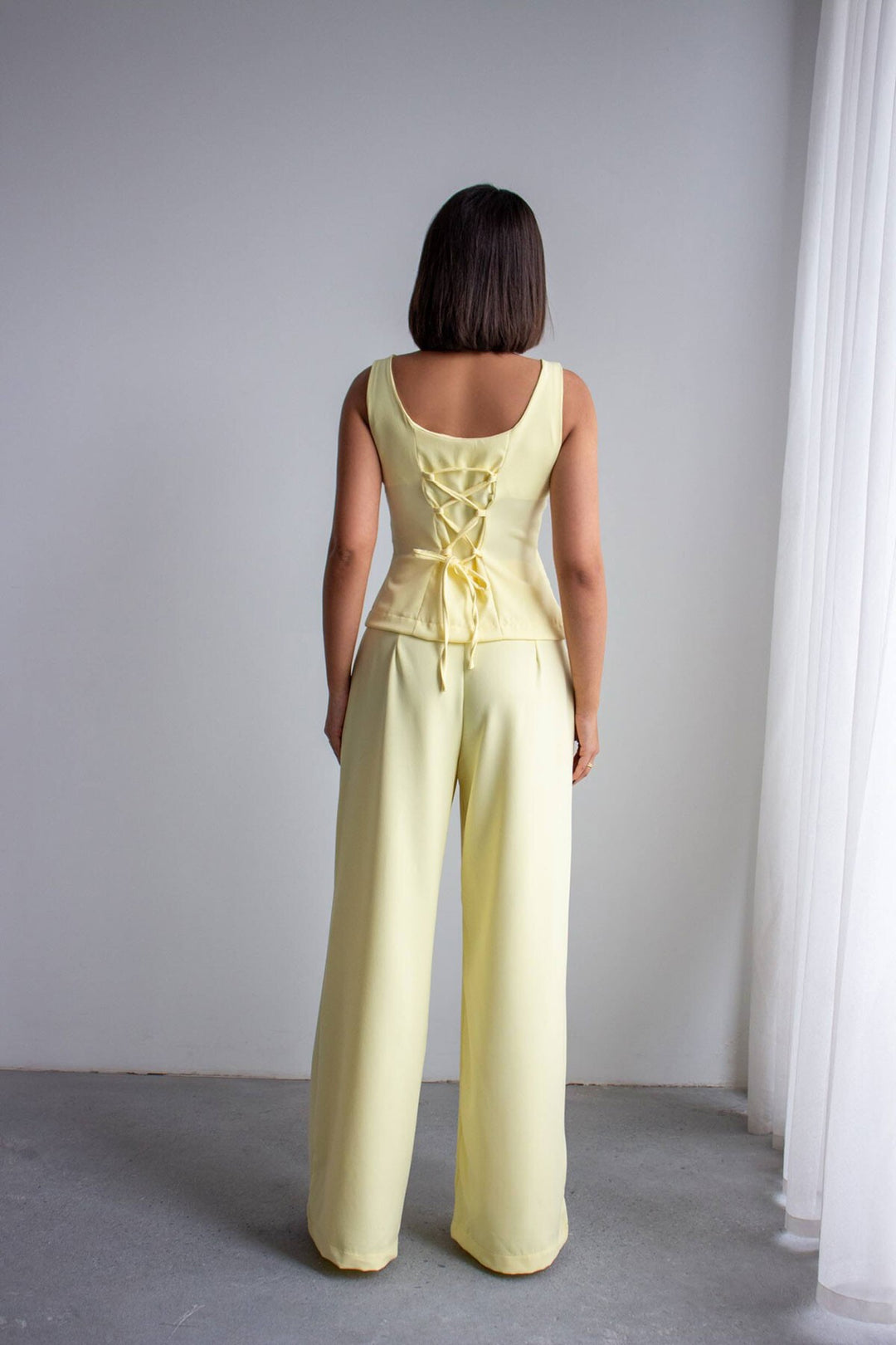 Tereyağ Sarısı Brit Detaylı Kare Yaka Crep Bluz Ve Pantolon Alt Üst Takım BCHN-2626844 - Ercolano