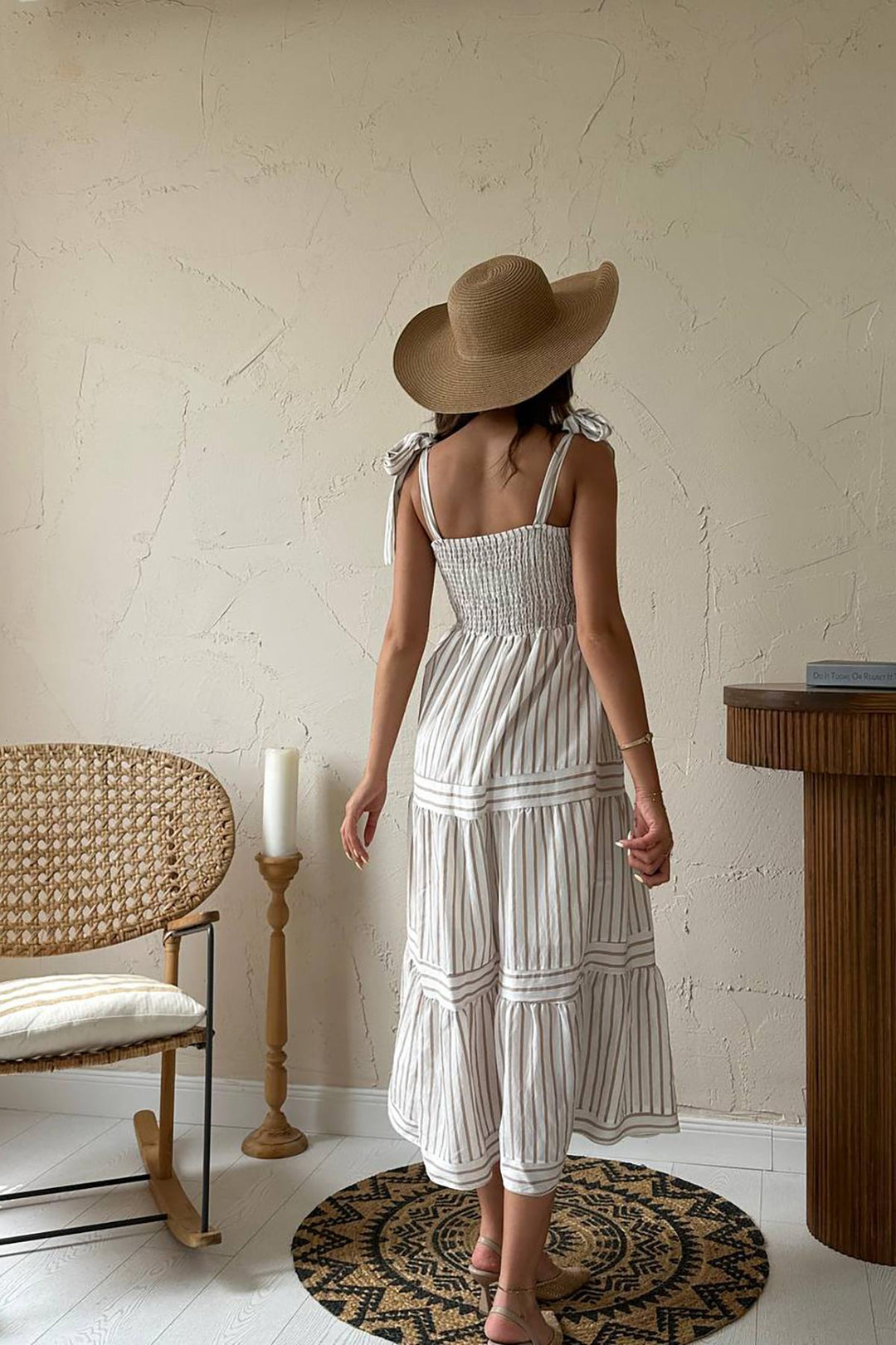 ELS Toptan Bej Omuzdan Bağlamalı Çizgili Elbise - Lucan