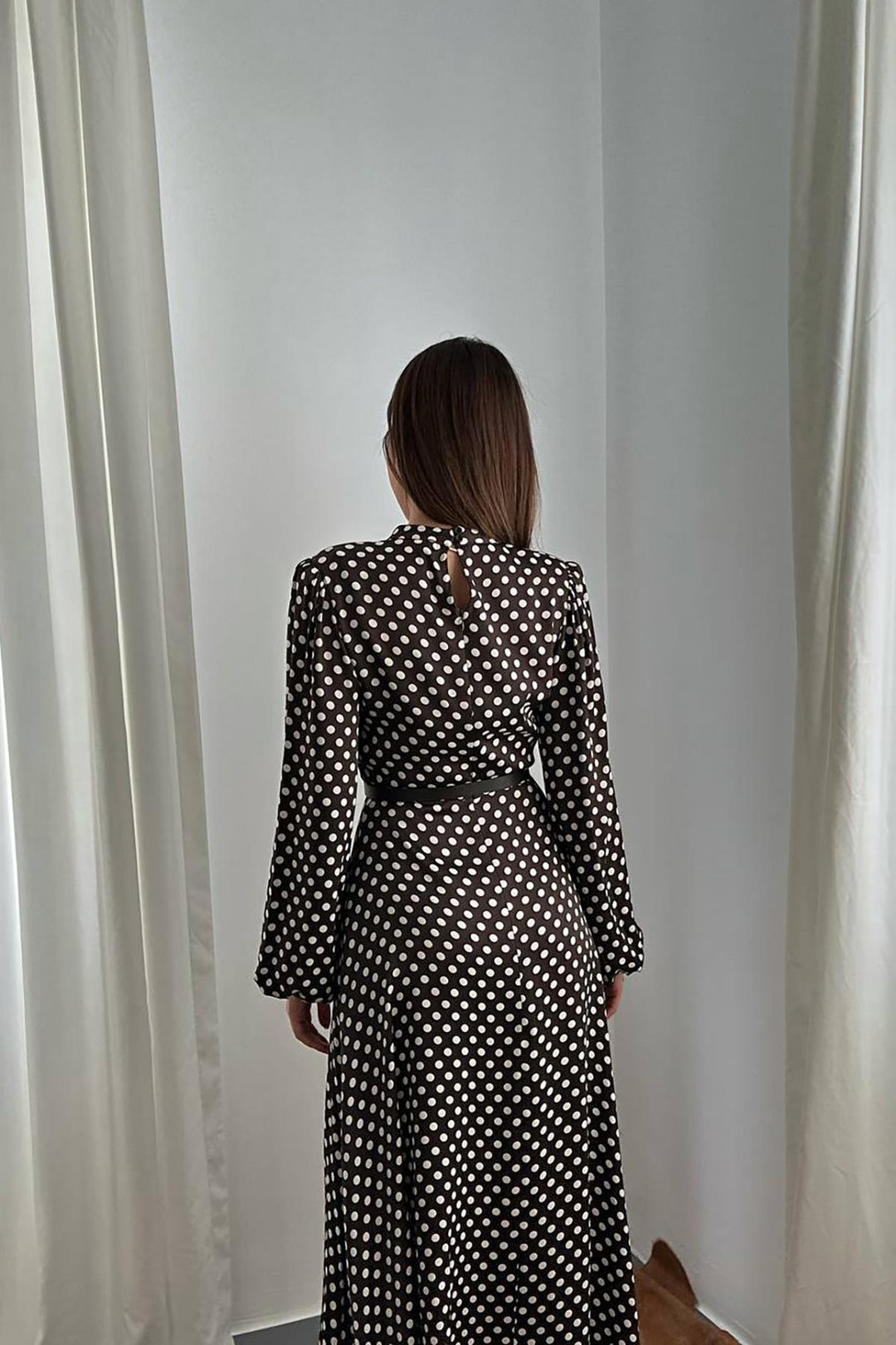 ELS Toptan Kahverengi Kemer Detaylı Puantiyeli Elbise - Alton