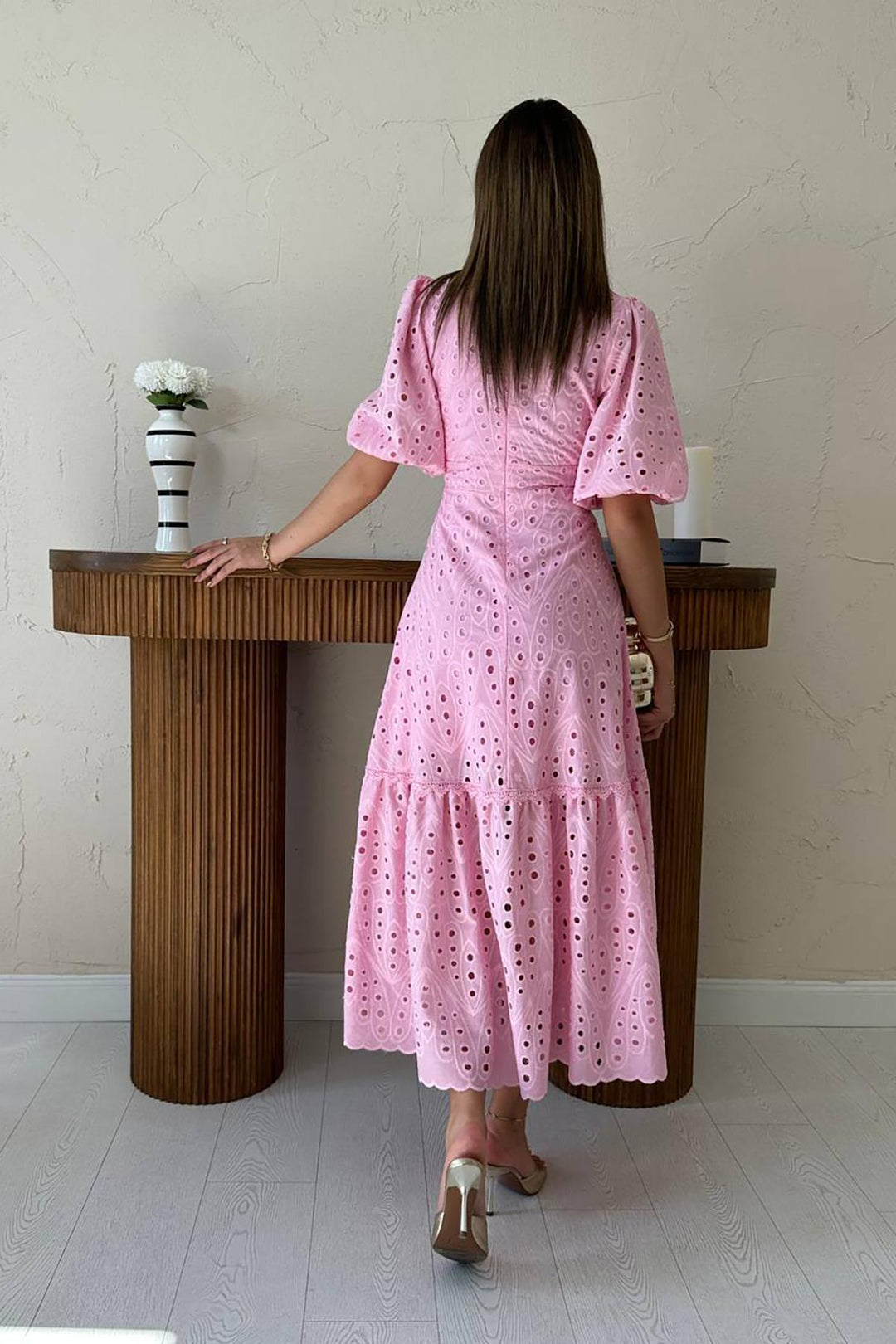 ELS Toptan Pembe Büzgü Detaylı Dantelli Brode Elbise - Trapani