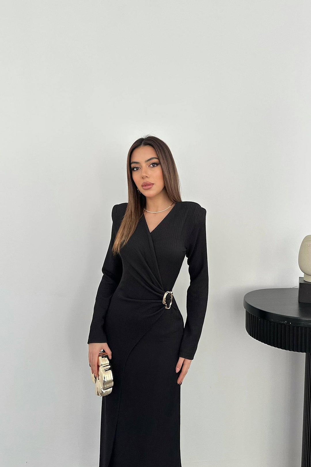 ELS Toptan Siyah Büzgü Detaylı Tokalı Elbise - Merced