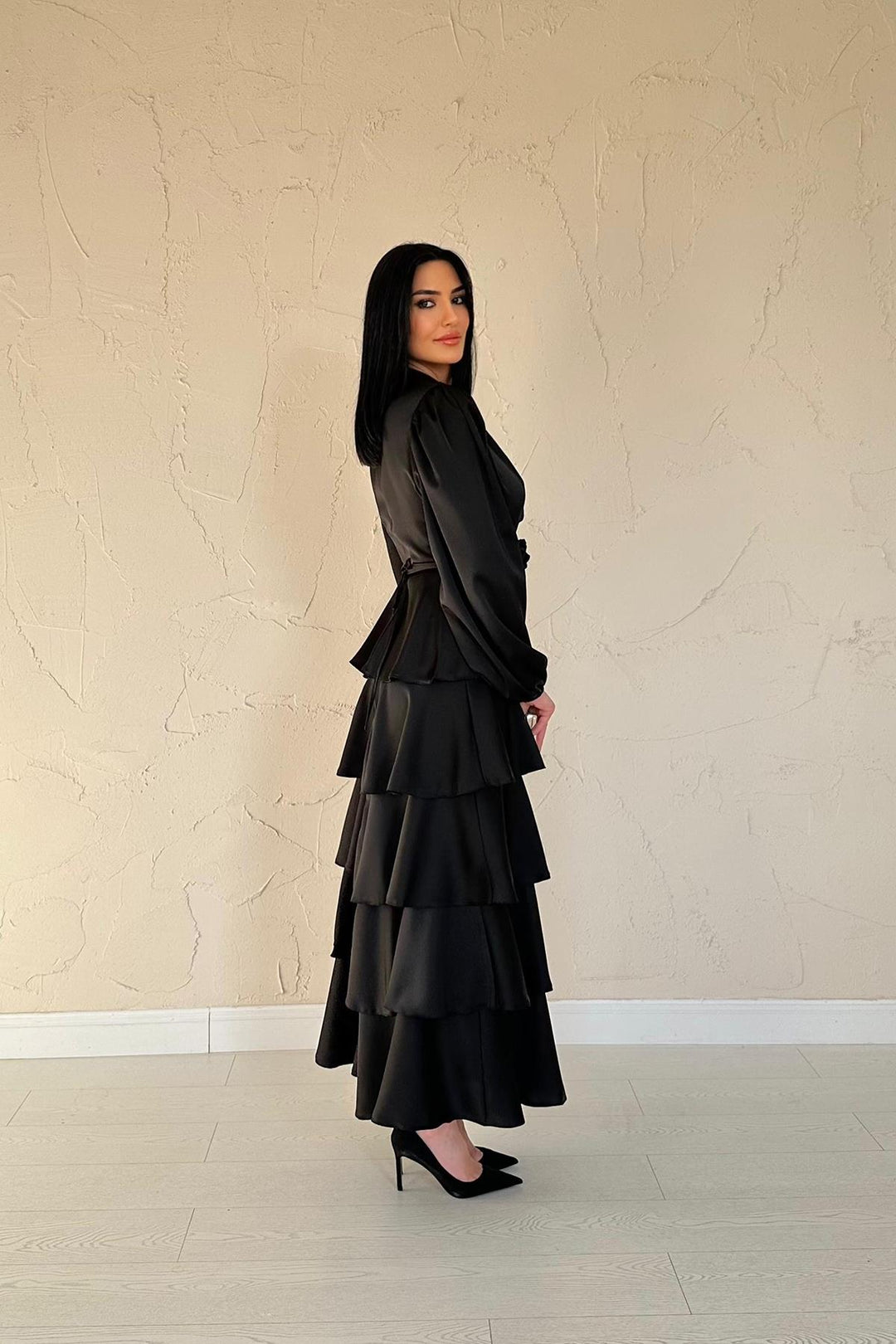 ELS Toptan Siyah Saten Büzgülü Kat Kat Elbise - Amarillo