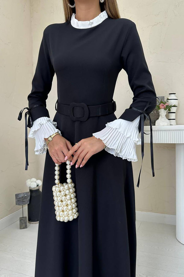 ELS Toptan Siyah Yaka Ve Kollerı Pileli Elbise - Agua Prieta