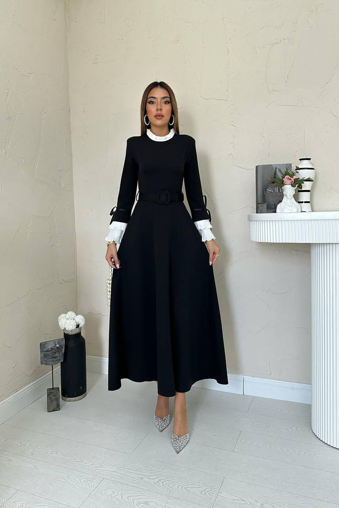 ELS Toptan Siyah Yaka Ve Kollerı Pileli Elbise - Agua Prieta