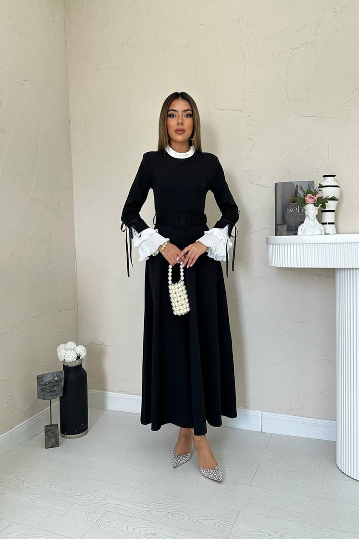 ELS Toptan Siyah Yaka Ve Kollerı Pileli Elbise - Agua Prieta