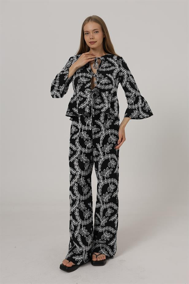 RYN Embroidered Oversize Pants - Black - Santiago Tuxtla