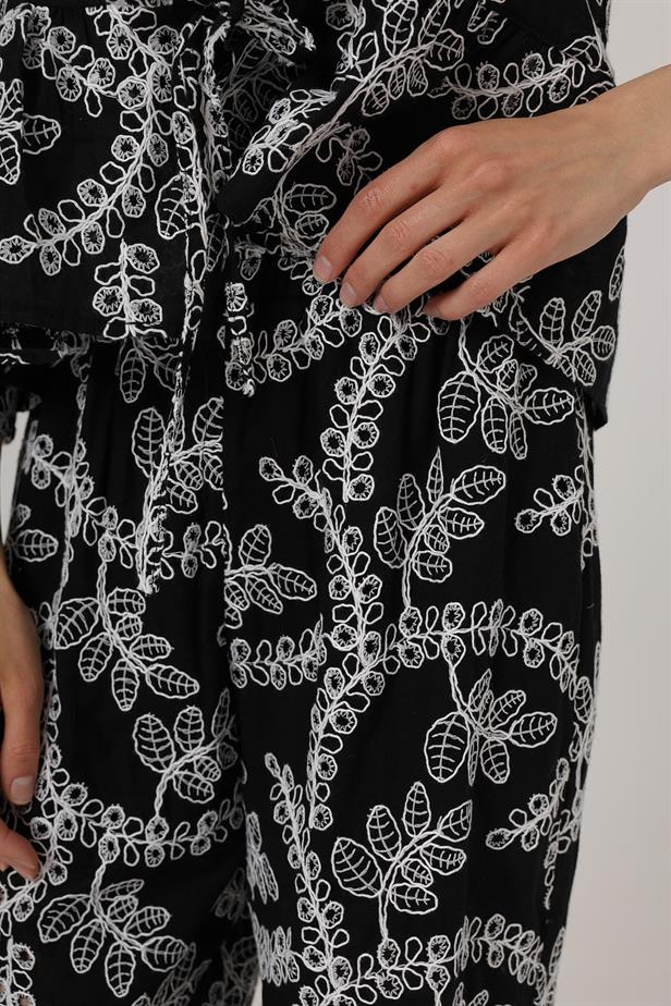 RYN Embroidered Oversize Pants - Black - Santiago Tuxtla