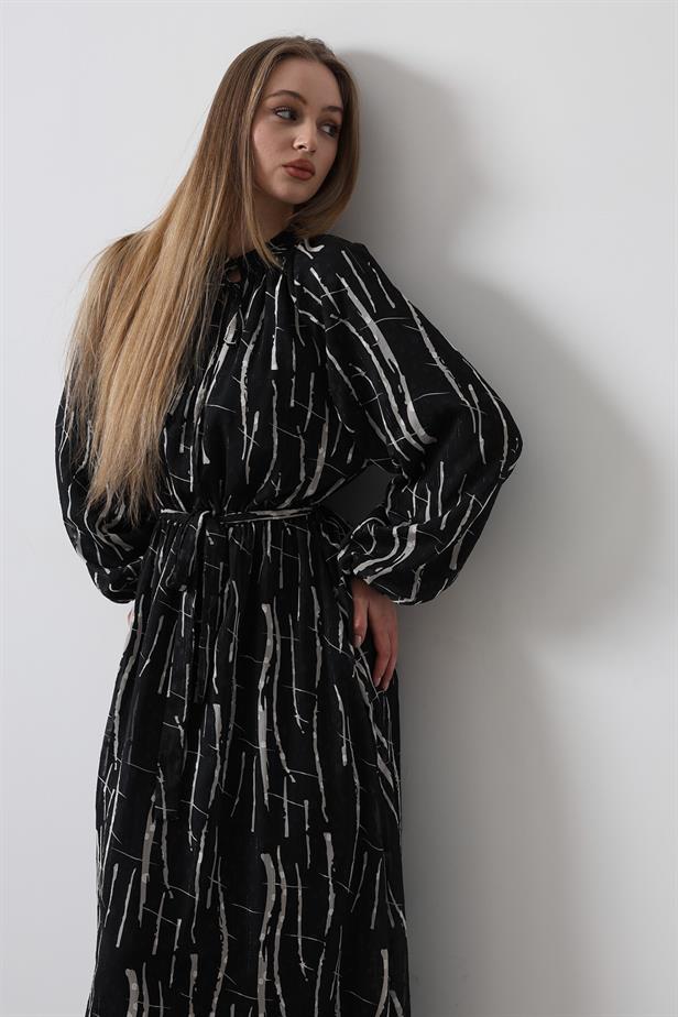RYN Slim Detailed Printed Dress - Black - Gillingham