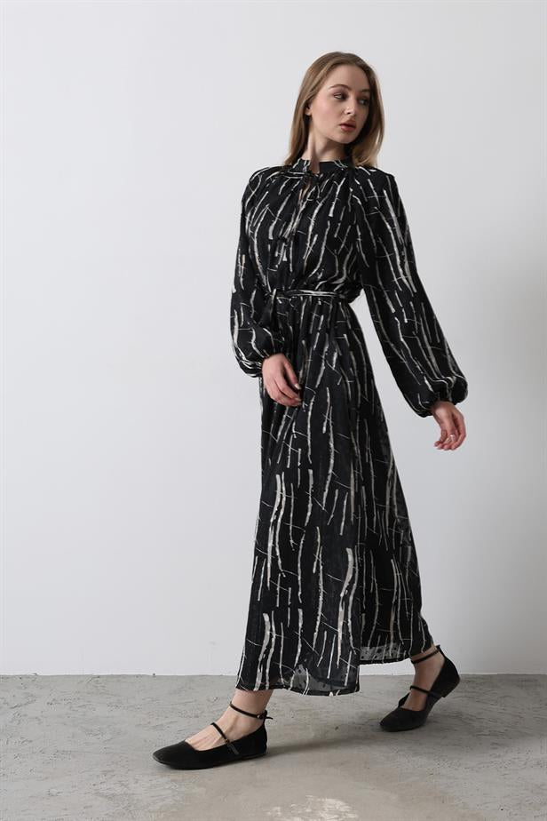 RYN Slim Detailed Printed Dress - Black - Gillingham