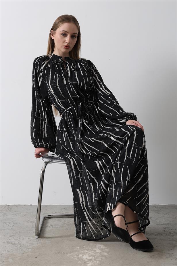 RYN Slim Detailed Printed Dress - Black - Gillingham