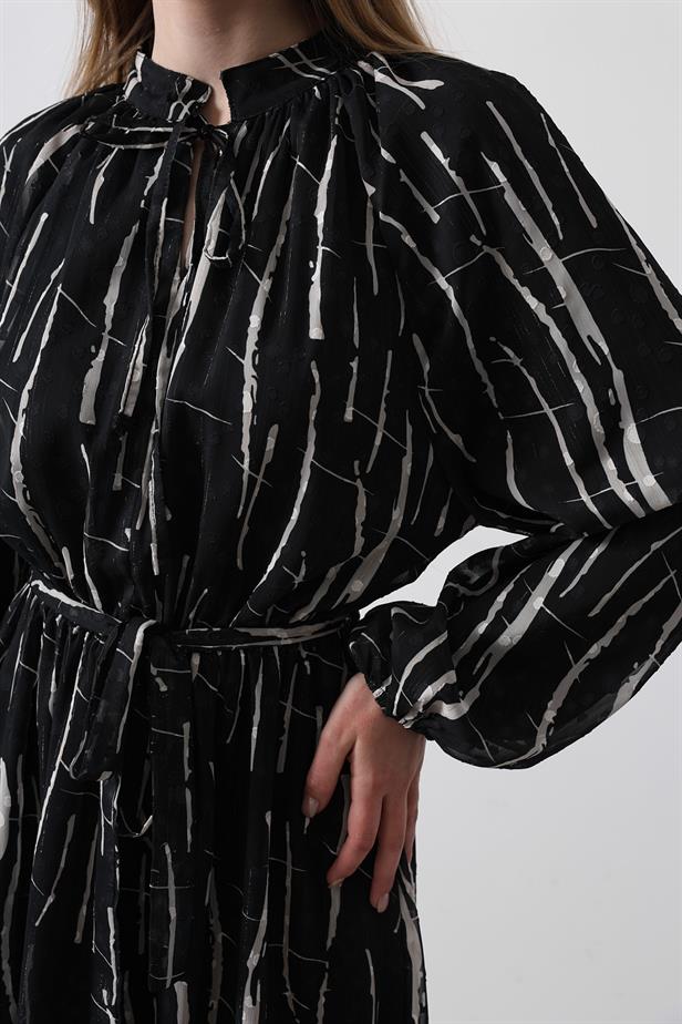 RYN Slim Detailed Printed Dress - Black - Gillingham
