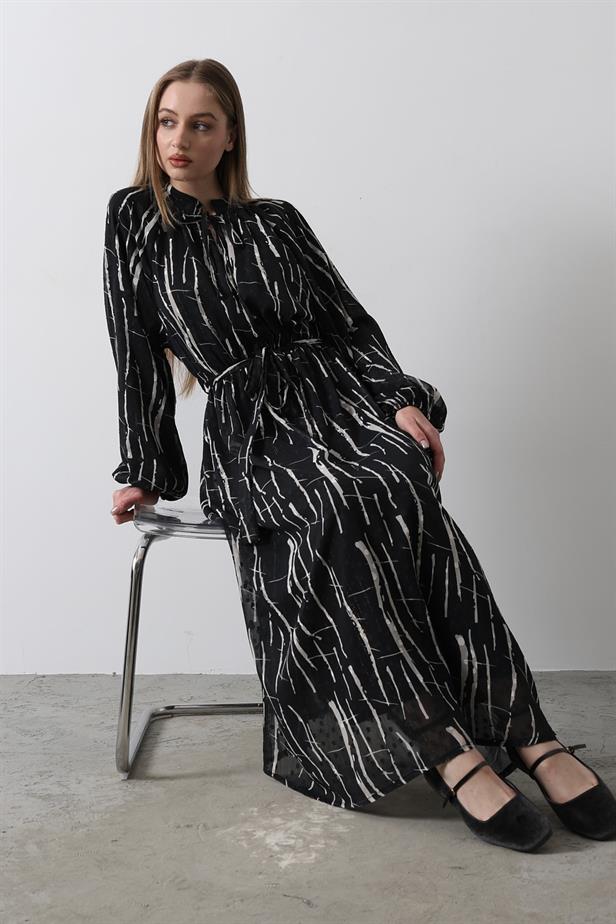 RYN Slim Detailed Printed Dress - Black - Gillingham