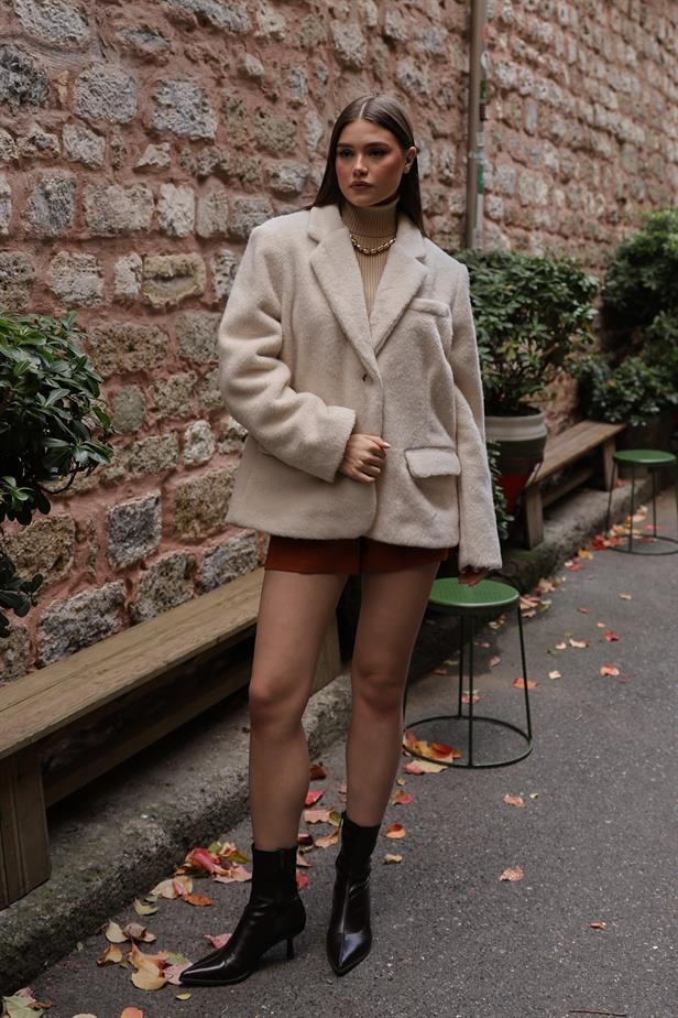 RYN Furry Blazer Jacket - Ecru - Avilés