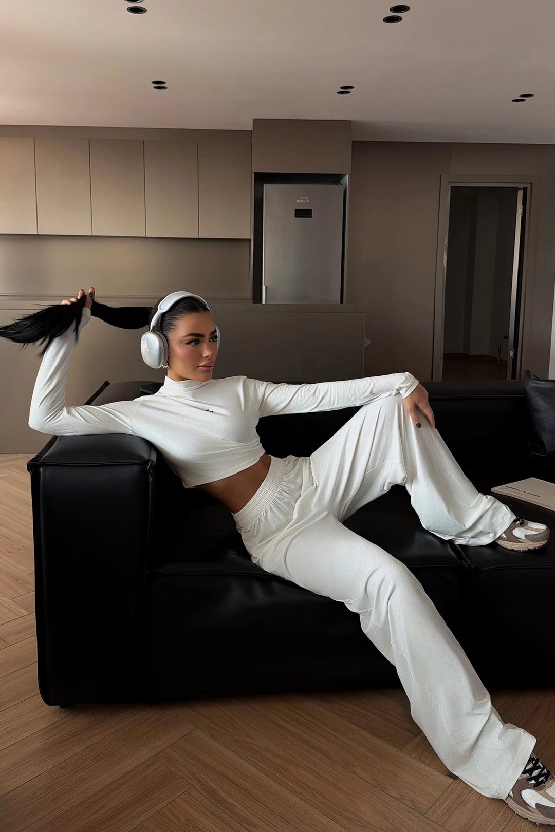 EYY Women White Revees Top and Bottom Set - Aigáleo