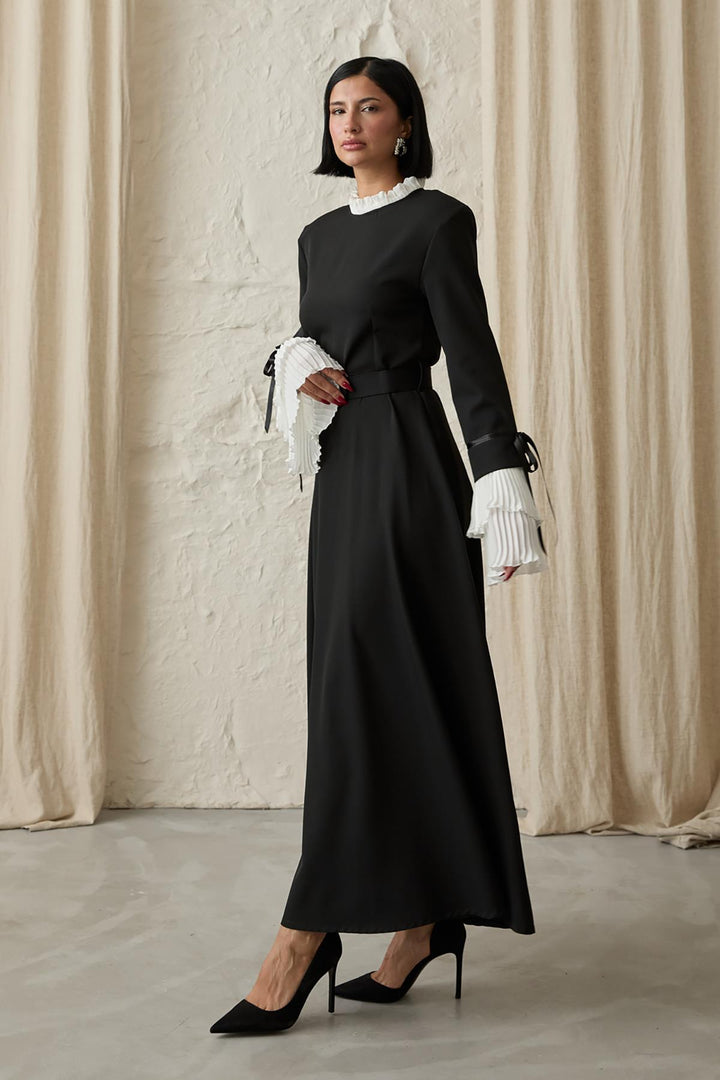 ELS Pleated Dress with Collar and Sleeves - Black - Portage