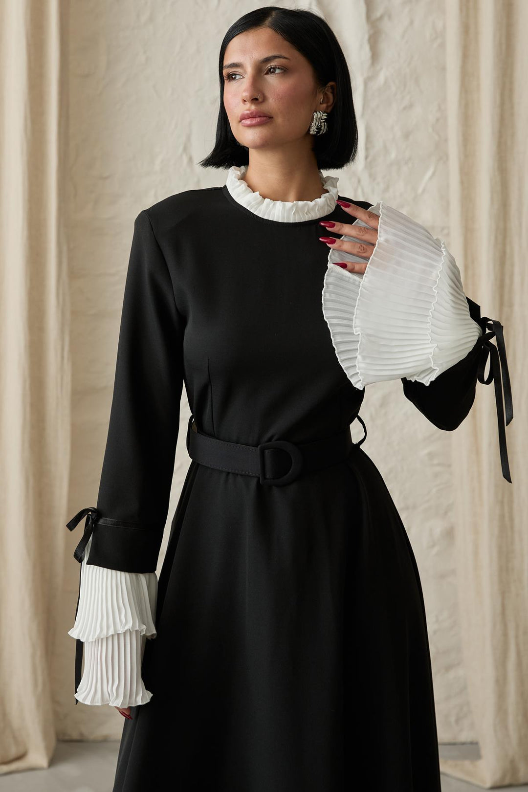 ELS Pleated Dress with Collar and Sleeves - Black - Portage
