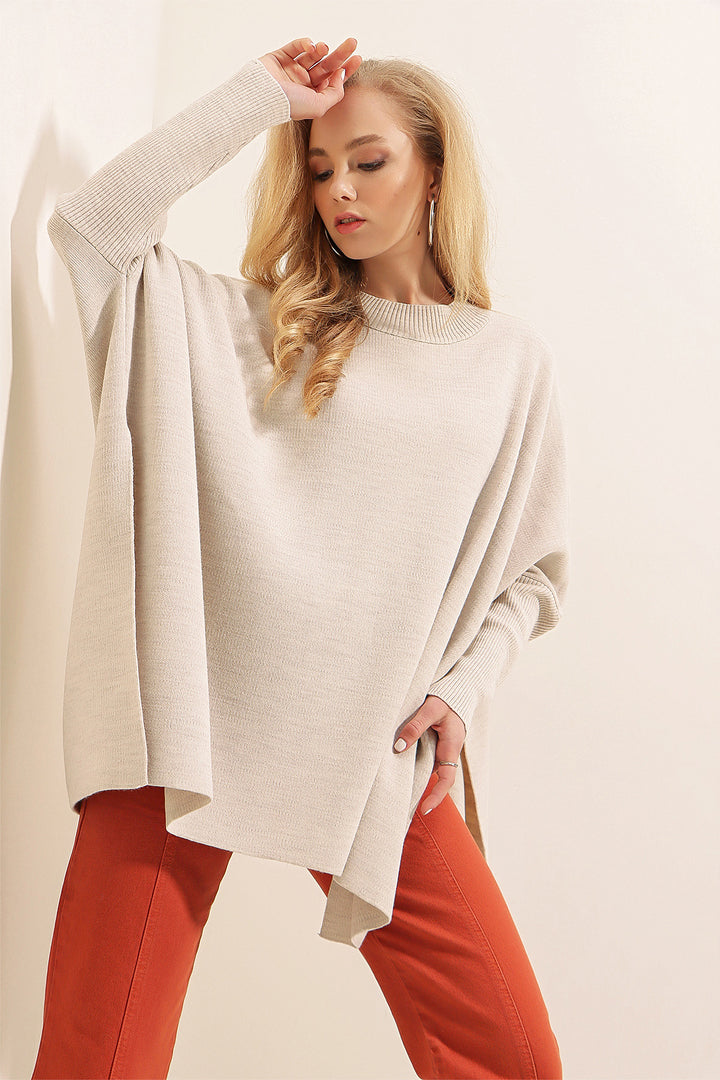 BGD Women Slit Poncho Sweater - Cream - Neumarkt