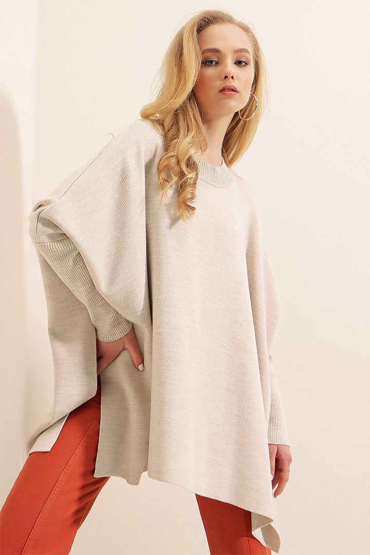 BGD Women Slit Poncho Sweater - Cream - Neumarkt