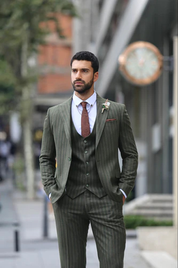 How to Wear a Green Suit